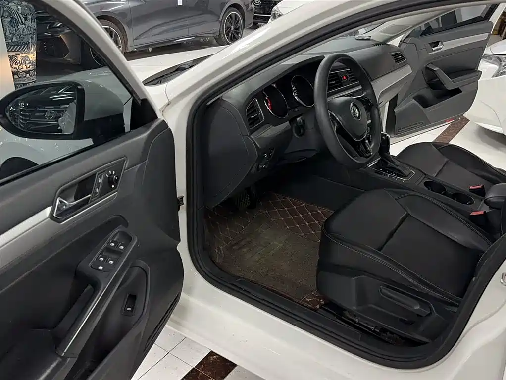 Volkswagen Lamando 2017 230TSI DSG Trend Edition фото 16