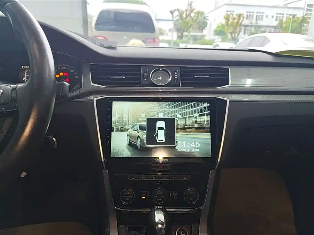 Volkswagen Passat 2016 330TSI DSG Honor Edition фото 13