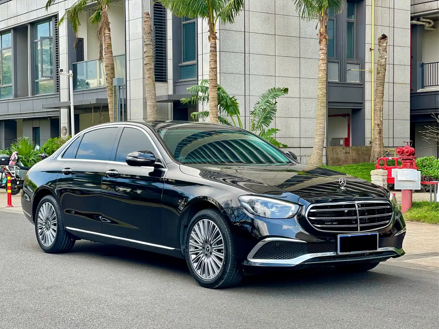 MERCEDES-BENZ E CLASS