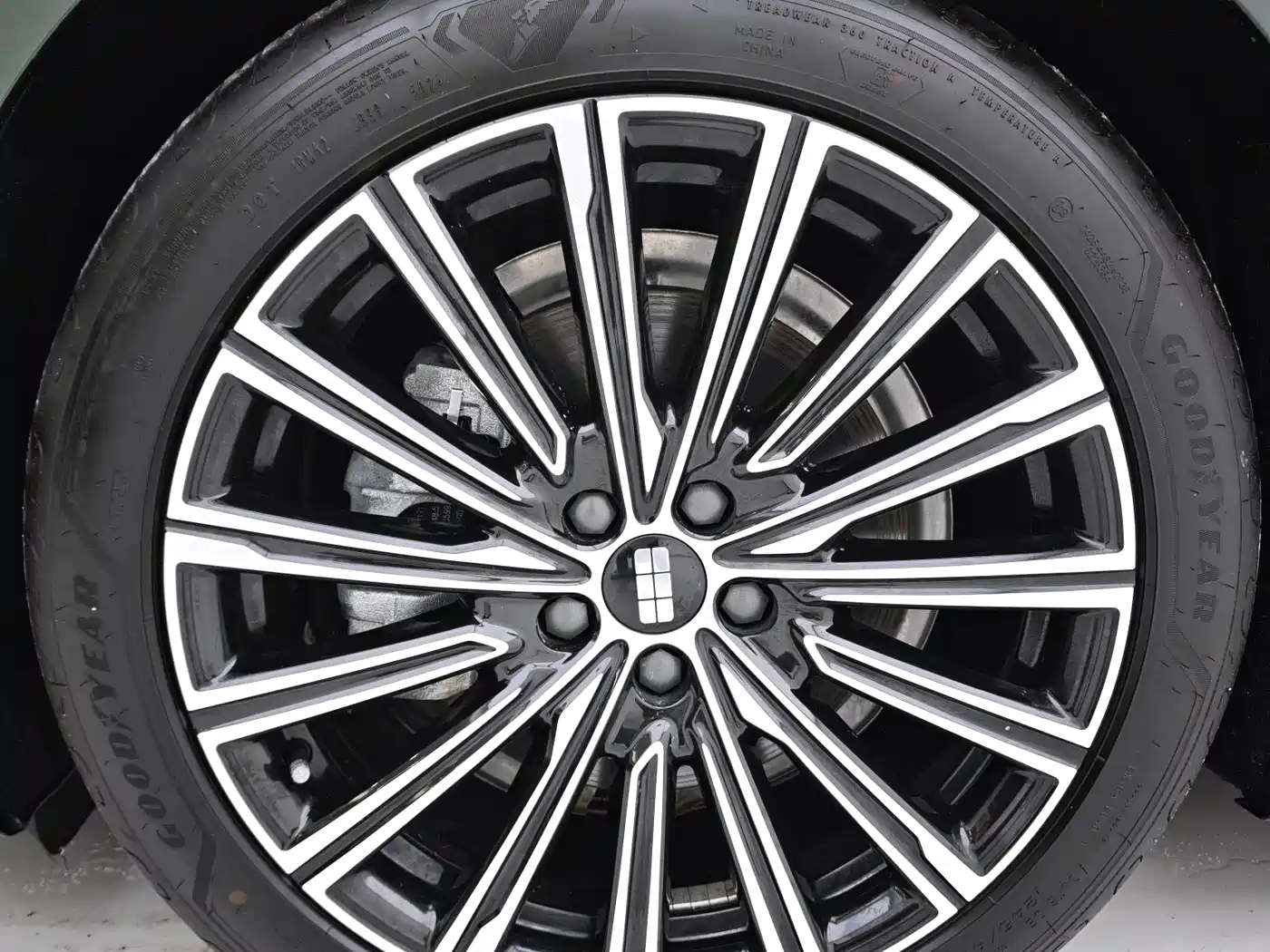 Geely Galaxy Galaxy Xingyao 8 2025 130km EM-P Starship Edition фото 25