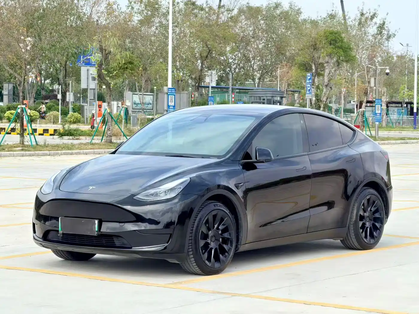 TESLA MODEL Y