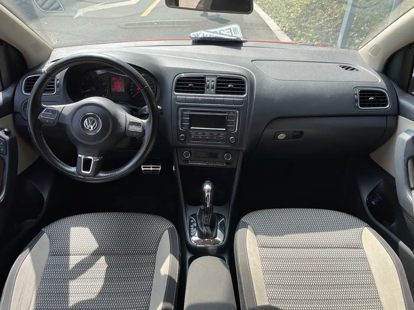 Volkswagen Polo 2012 1.6L Cross Polo AT фото 10