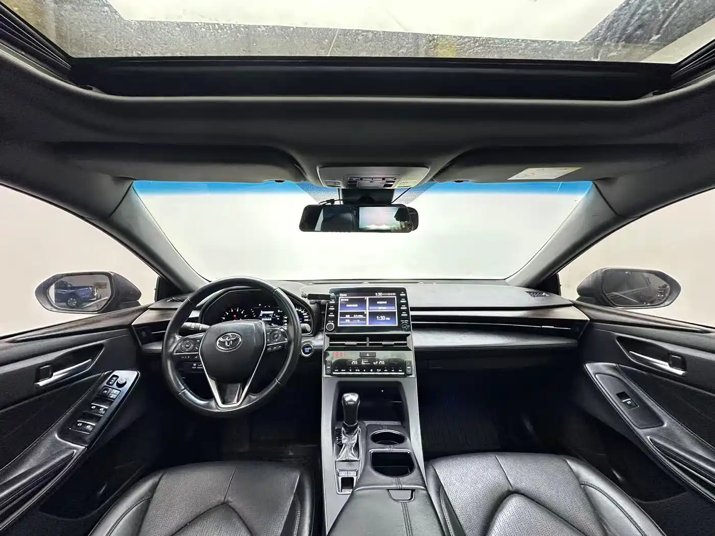 Toyota Avalon 2022 2.0L Luxury Edition фото 4