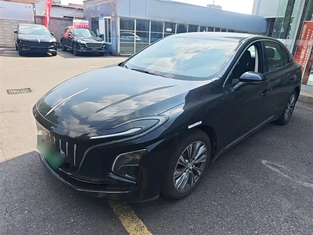 Hongqi E-QM5 2024 Model 450km Travel Edition