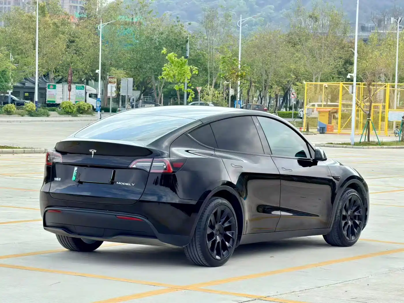 TESLA MODEL Y