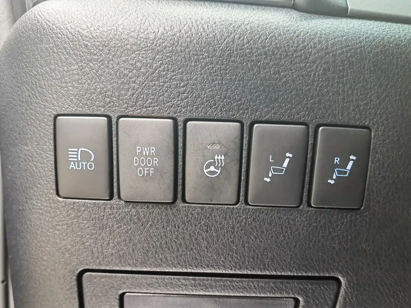 Toyota Vellfire 2021 Crown Hybrid 2.5L HV Premium Edition фото 16