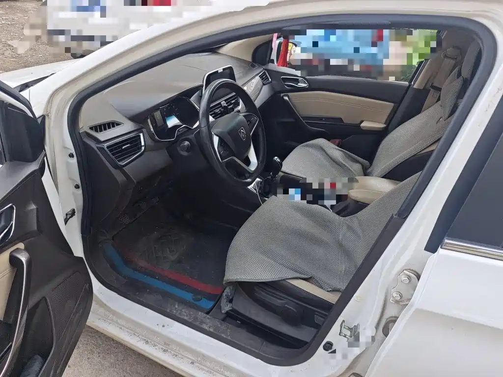 Baojun 310W 2019 2017 1.5L Manual Fashion Edition (China V)