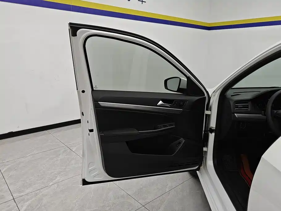 Фото 7 - Volkswagen Lavida