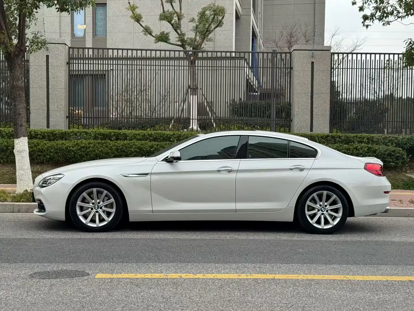 BMW 6 Series 2016 640i Gran Coupe фото 11