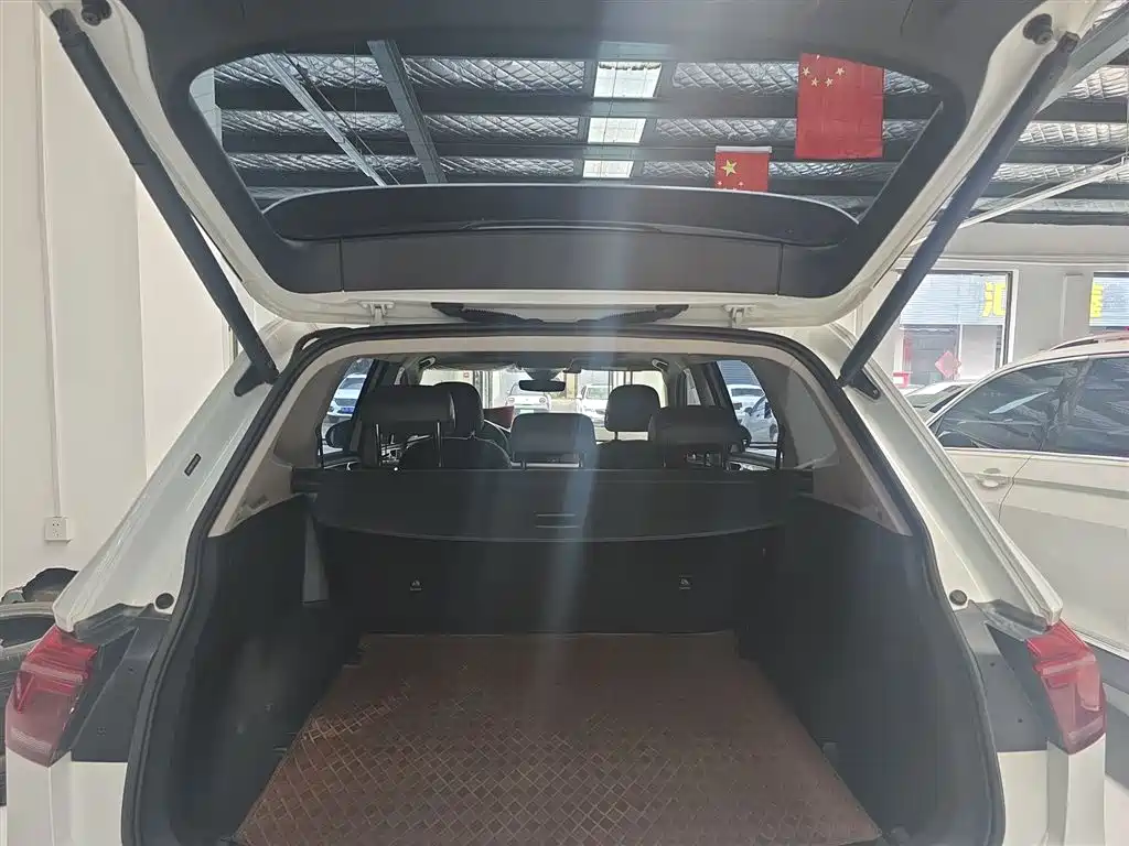 Volkswagen Tiguan L 2023 330TSI Auto 2WD R-Line Premium Edition фото 15