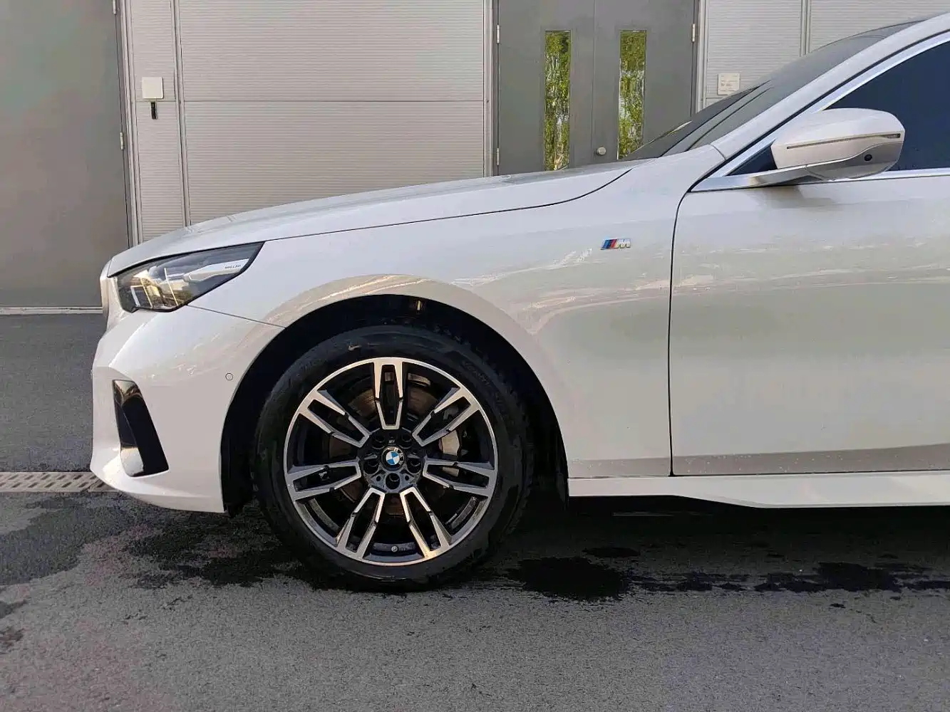 BMW 5 Series 2024 530Li Leading M Sport Package фото 6