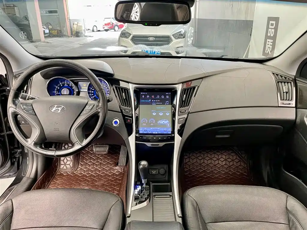 Hyundai Sonata 2013 2.4L Automatic Luxury Edition (China IV) фото 8
