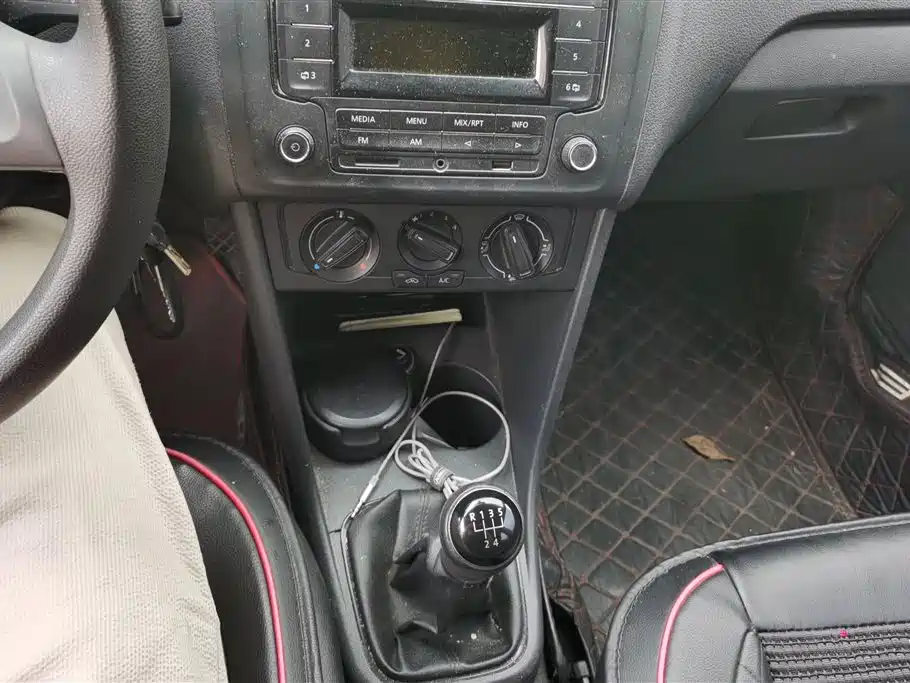 Volkswagen Polo 2014 1.4L Manual Comfort Edition фото 16