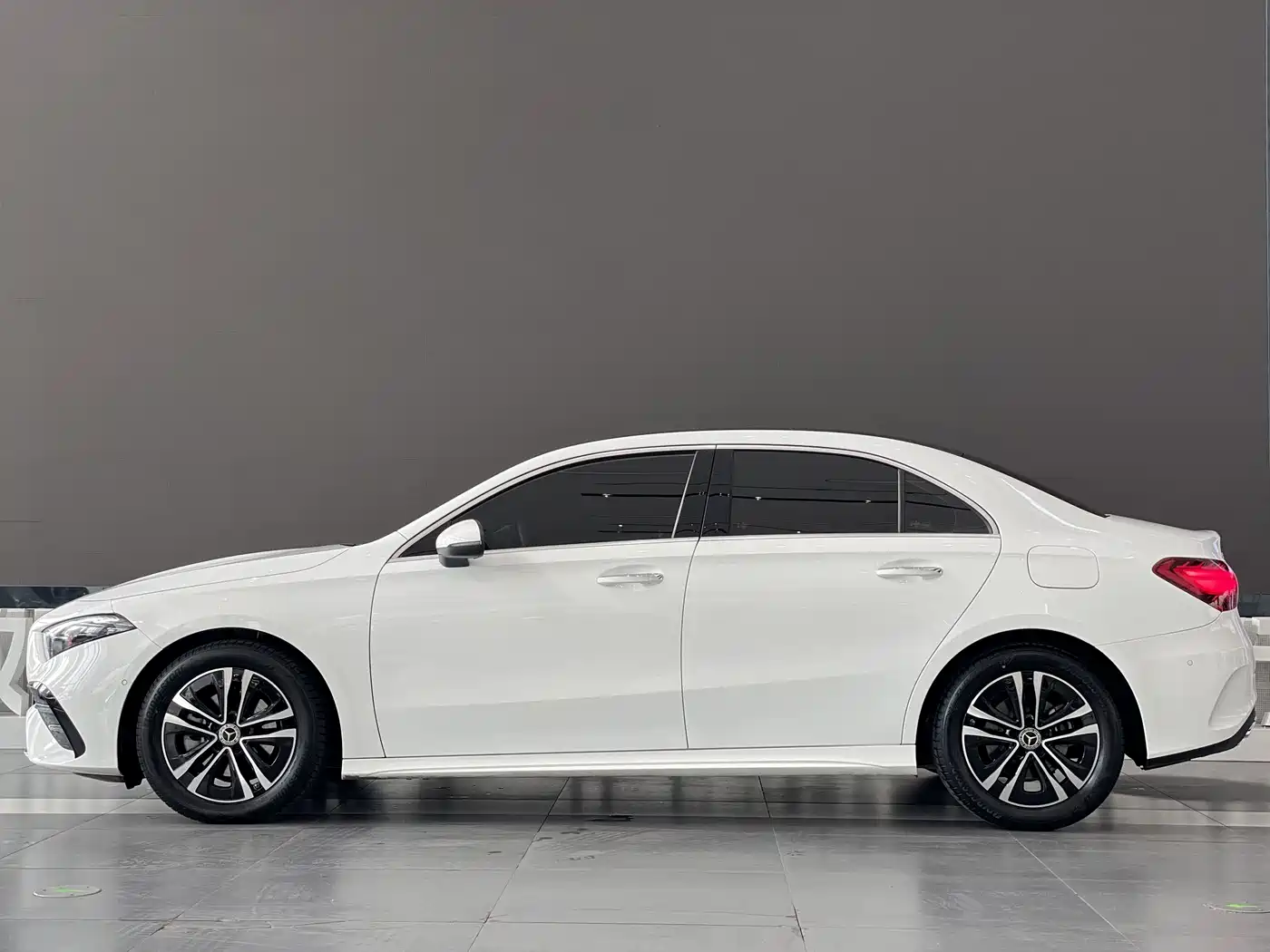 Mercedes-Benz A-Class 2023 A 200 L Dynamic фото 3