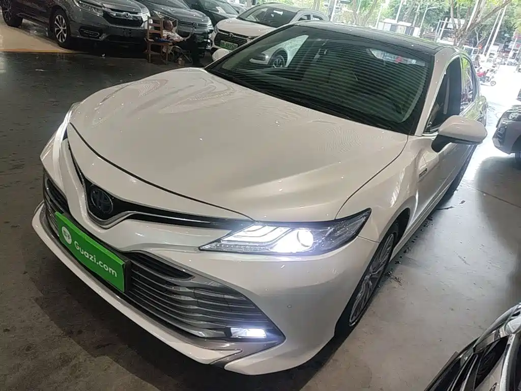 Toyota Camry 2019 Hybrid 2.5HG Luxury Edition China VI фото 2