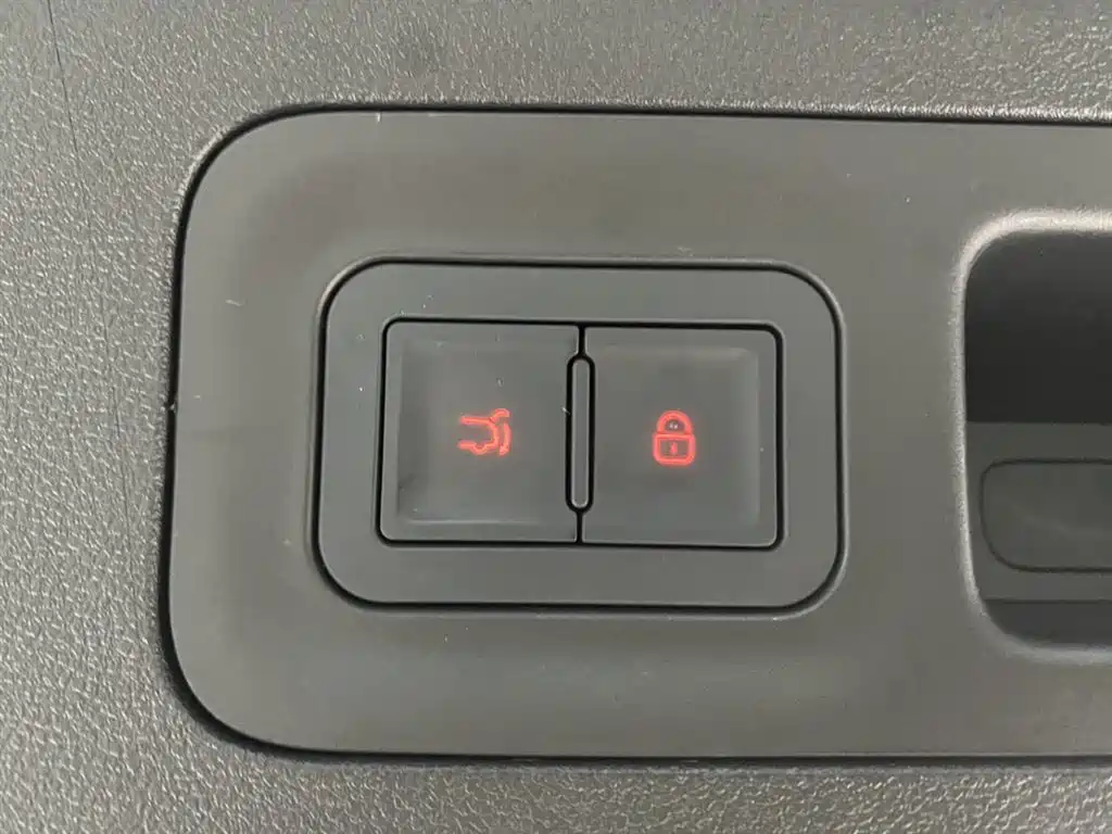 BYD Song L DM-i 2026 DM-i Smart Edition 130KM Superior фото 24