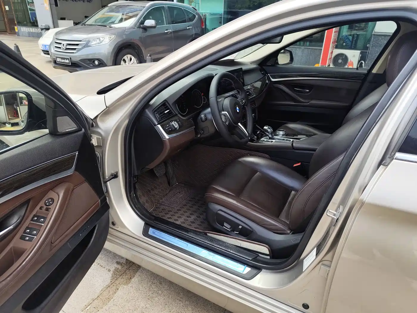 BMW 5 Series 2014 525Li Luxury Design Package фото 4