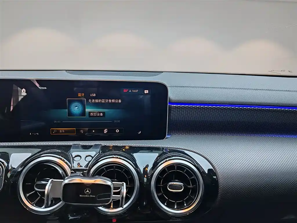 Mercedes-Benz A-Class 2019 A 200 L Sport Sedan фото 14