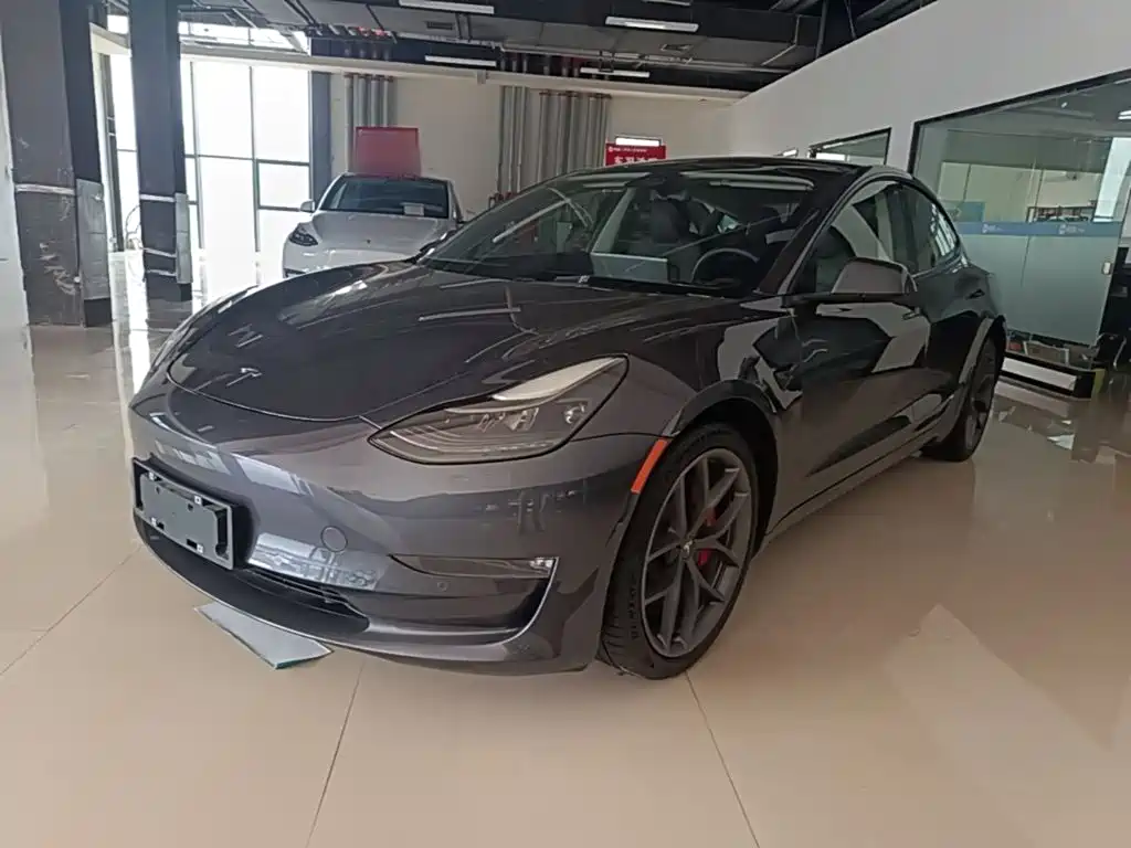 Фото 2 - Tesla Model 3