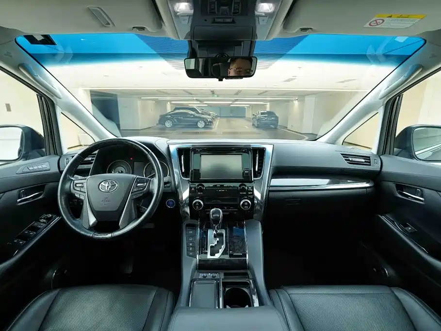 Toyota Vellfire 2019 Hybrid 2.5L HV Luxury Edition фото 18