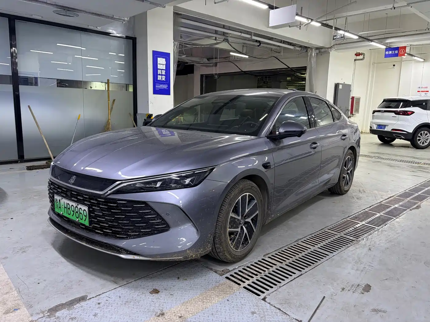 BYD Qin L 2025 DM-i Smart Drive 80KM Premium