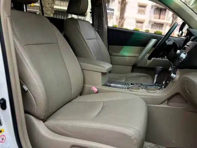 Toyota Highlander 2012 2.7L 2WD 7-Seater Luxury Edition фото 6