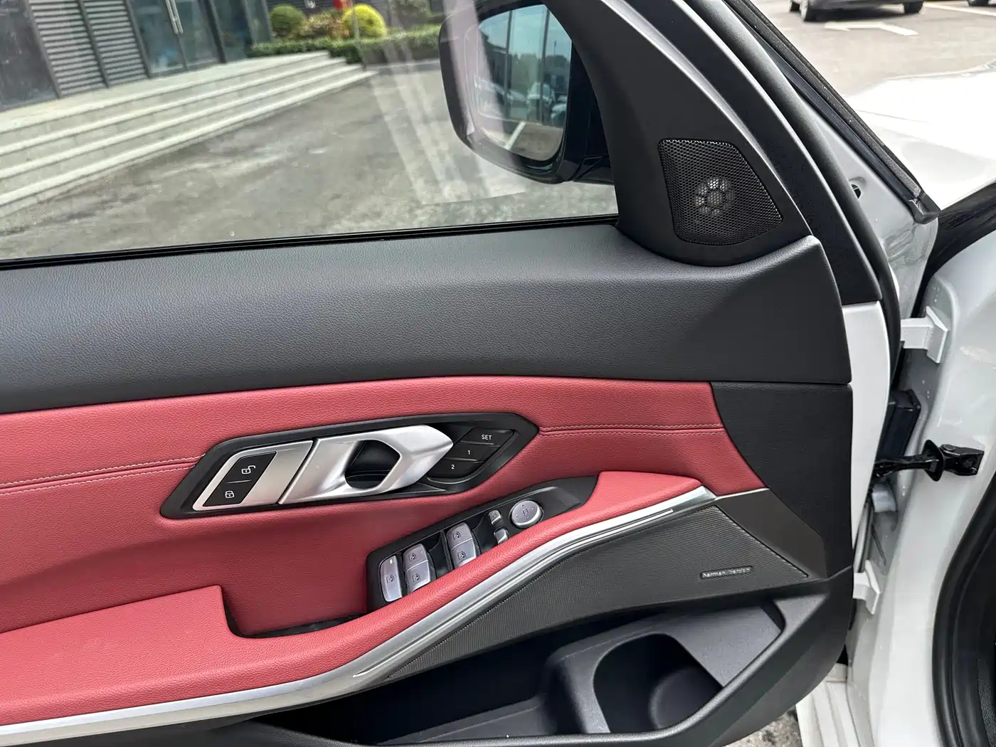 BMW 3 Series 2024 325i M Sport Shadowline Package фото 17