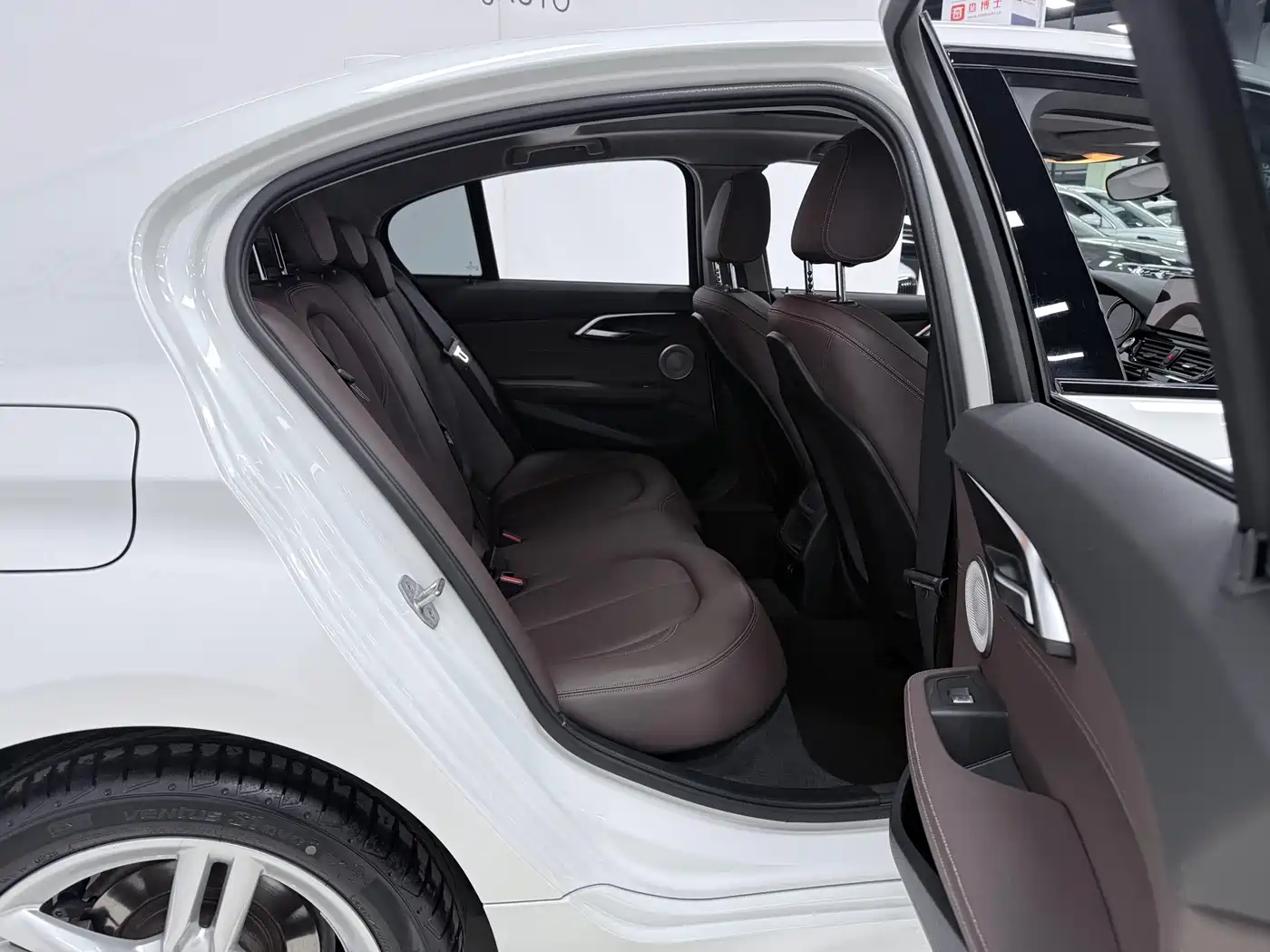 BMW 1 Series 2022 120i M Sport Shadow Edition фото 13