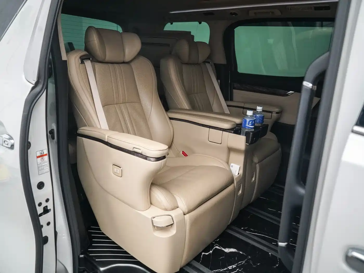 Toyota Vellfire 2021 Crown Hybrid 2.5L HV Premium Edition фото 15