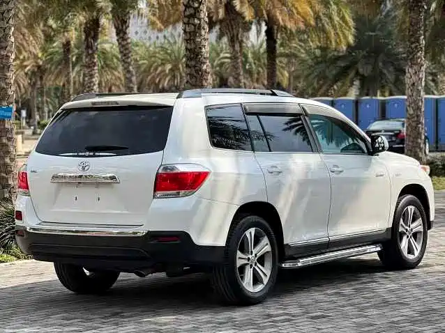 Toyota Highlander 2012 2.7L 2WD 7-Seater Luxury Edition фото 7