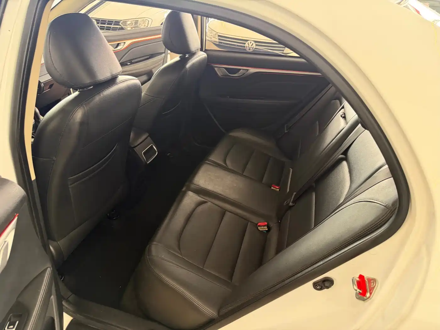 Фото 23 - Geely Vision