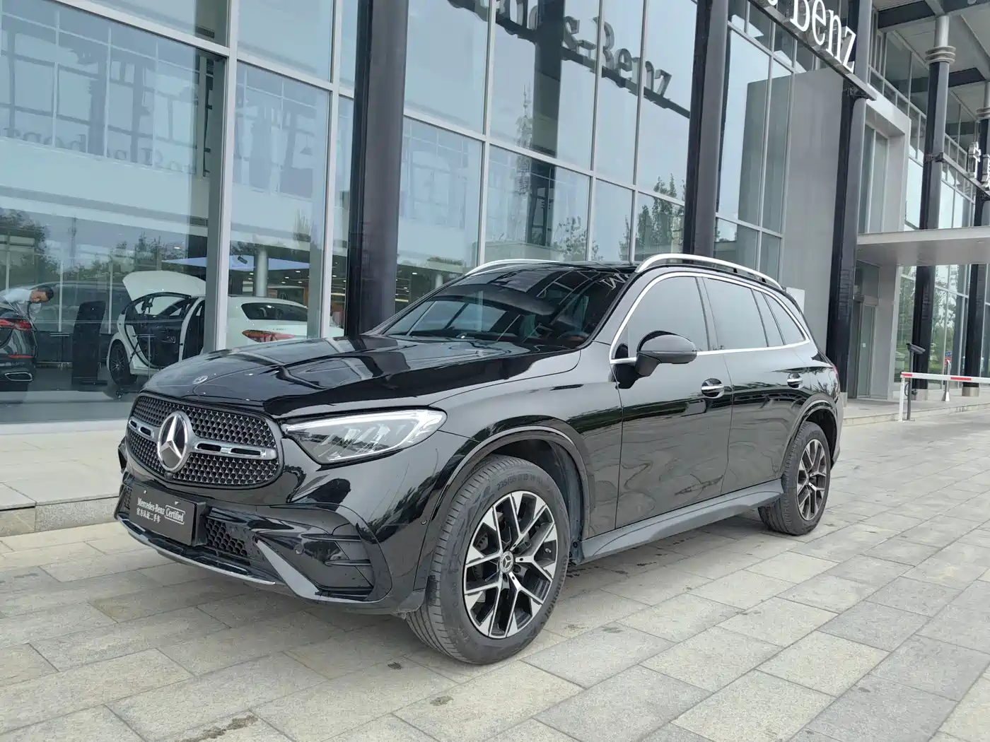 Photo 1 - Mercedes-Benz GLC