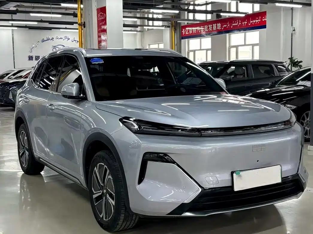 Geely Galaxy Galaxy L7 2025 EM-i 115km Explorer+ Edition фото 3