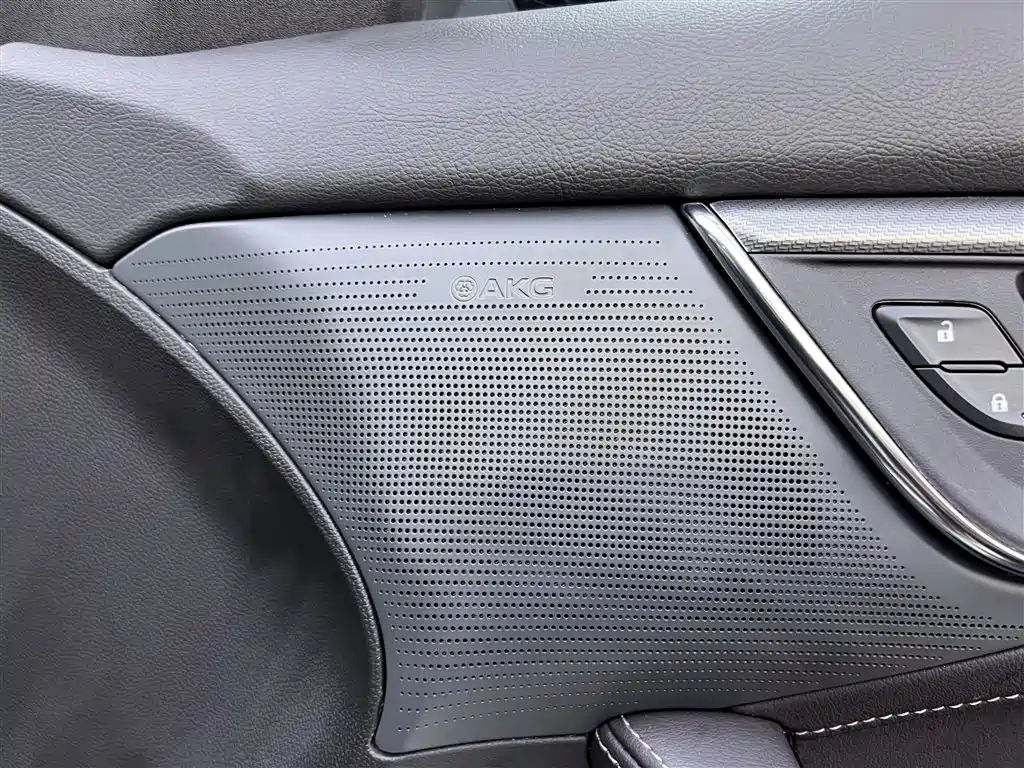 Cadillac CT5 2024 28T Luxury Model Pro фото 24