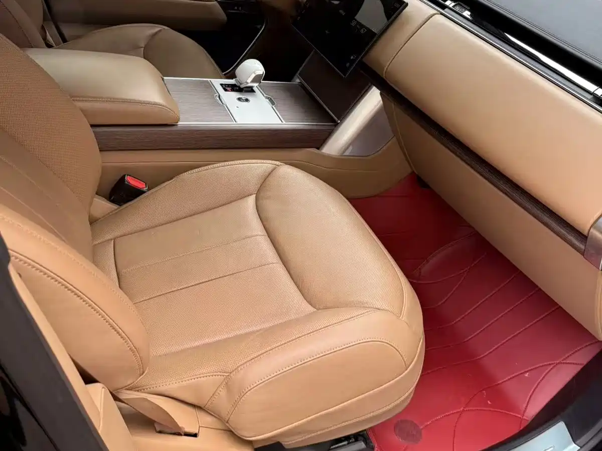 Land Rover Range Rover 2024 3.0 L6 400PS Genesis Extended фото 6