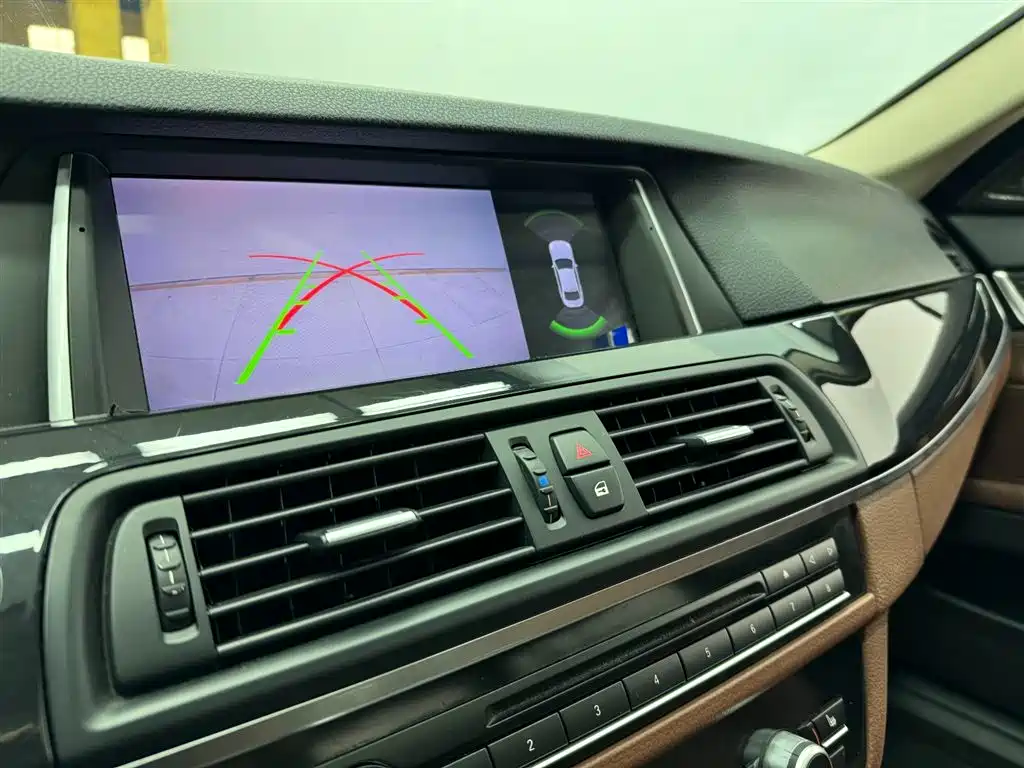 BMW 5 Series 2017 520Li Classic Edition фото 12