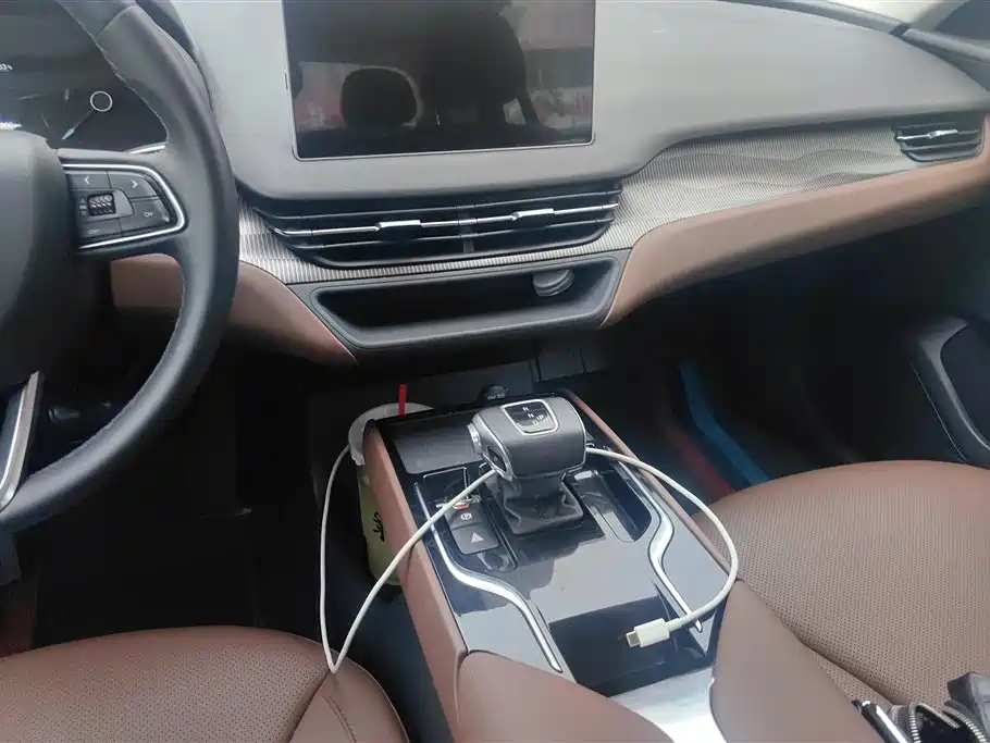 Hongqi E-QM5 2022 431km Charging Enjoyment Edition фото 16