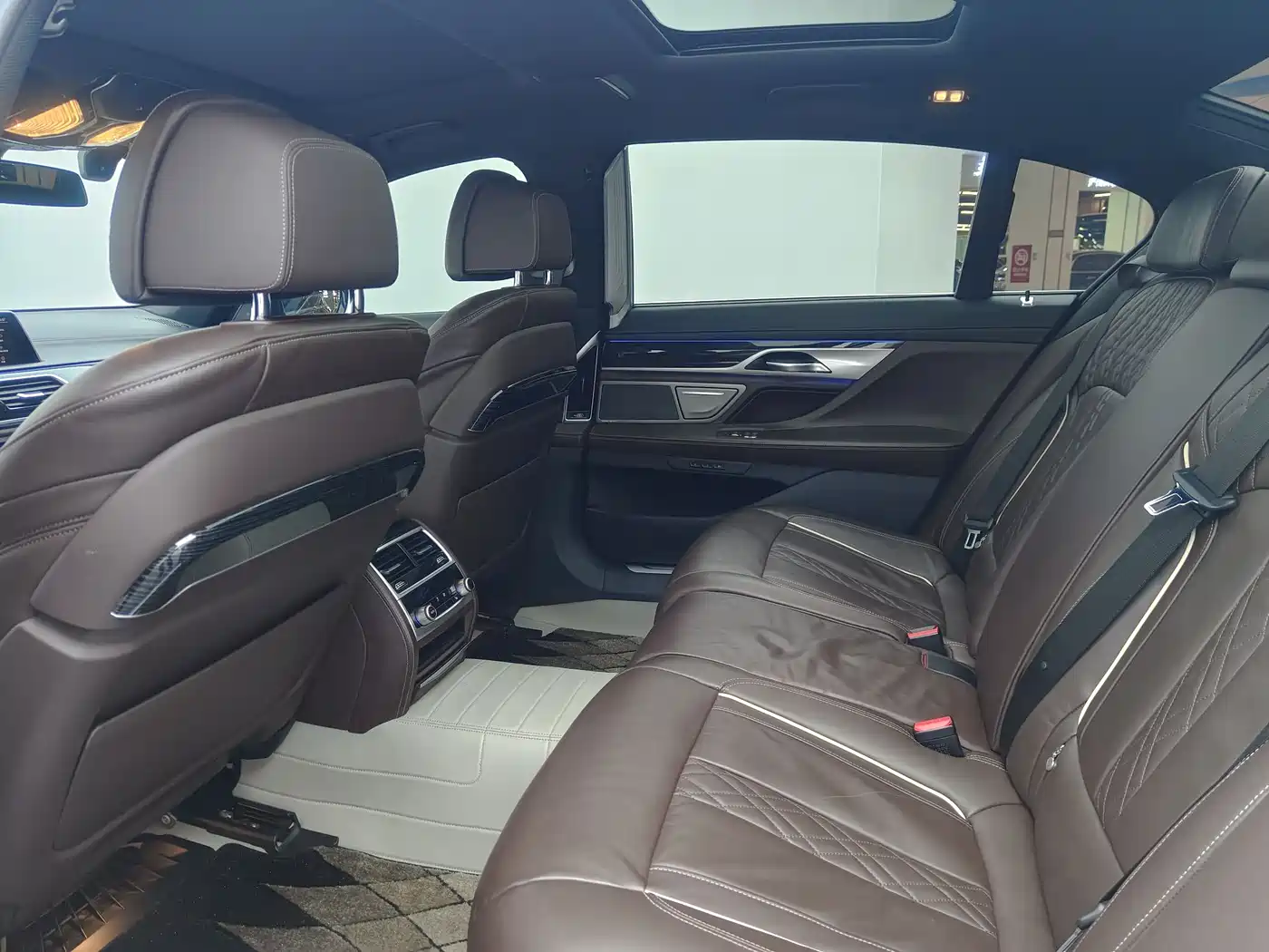 BMW 7 Series 2021 Model 730Li M Sport Package фото 9