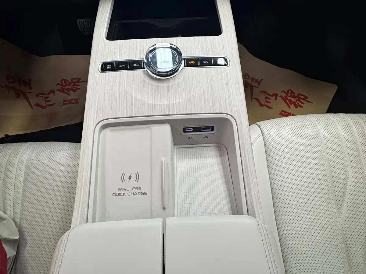 Geely Galaxy Galaxy E8 2024 665km RWD Starship Voyager Edition фото 14