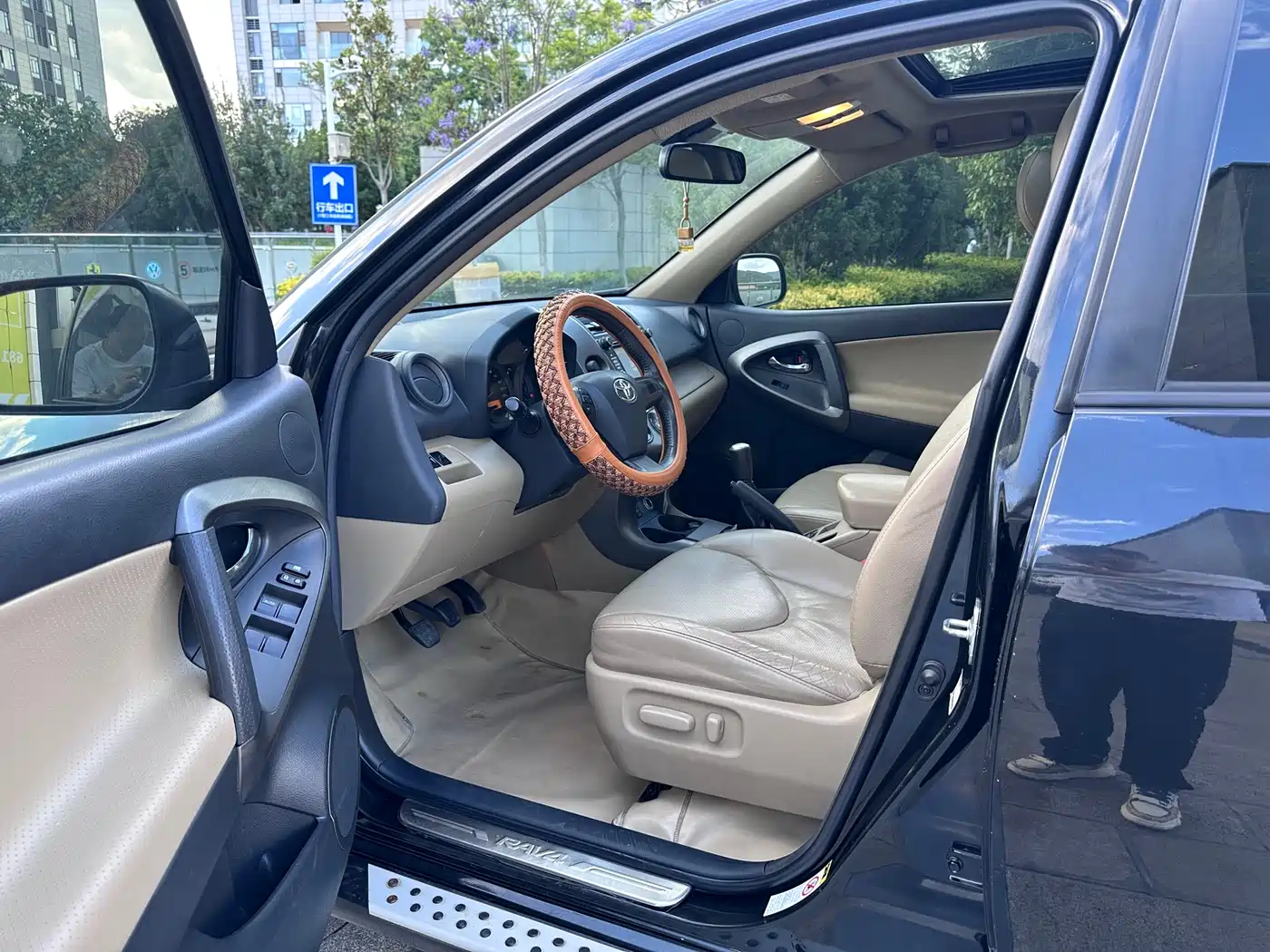 Toyota RAV4 Rongfang 2011 2.0L Manual Luxury Edition фото 9