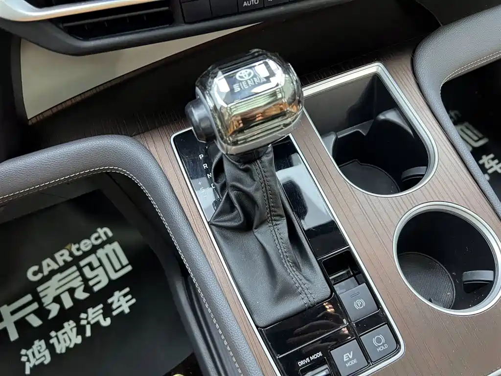 Toyota Sienna 2023 2.5L Hybrid Comfort Edition фото 22