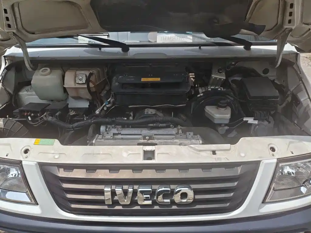 Iveco Daily 2021 2021 Model 2.5T A35 M1 Passenger Vehicle 5-9 Seats Short Wheelbase Medium Roof Dual Tires Sliding Door