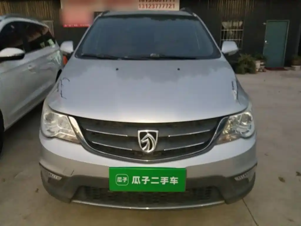 Baojun 730 2015 2014 1.5L Manual Luxury Navigation ESP Edition 7-Seater