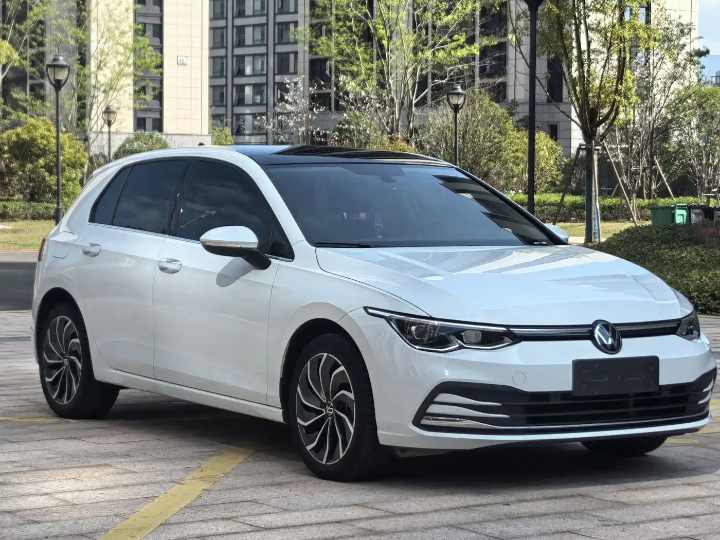 Volkswagen Golf 2023 280TSI DSG Pro 20th Anniversary Edition фото 3