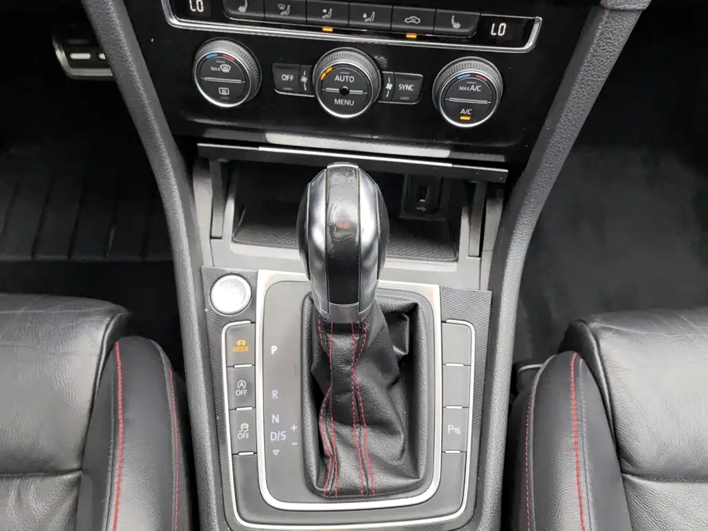 صورة 13 - Volkswagen Golf GTI