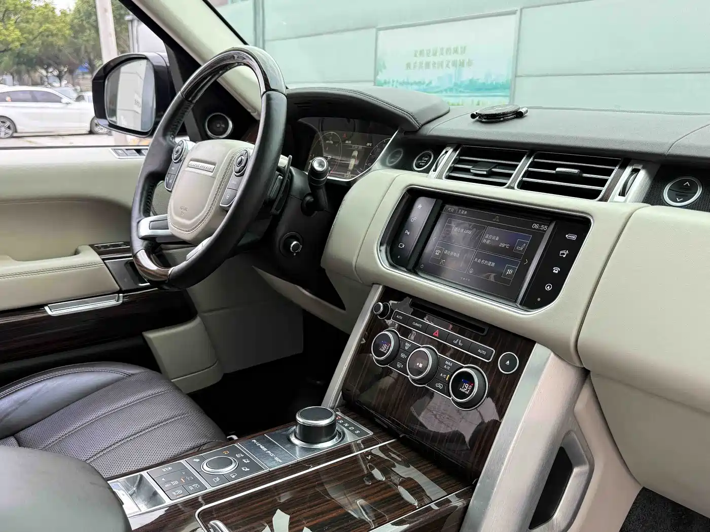 Land Rover Range Rover 2015 3.0 TDV6 Vogue SE Genesis Extended Edition фото 11