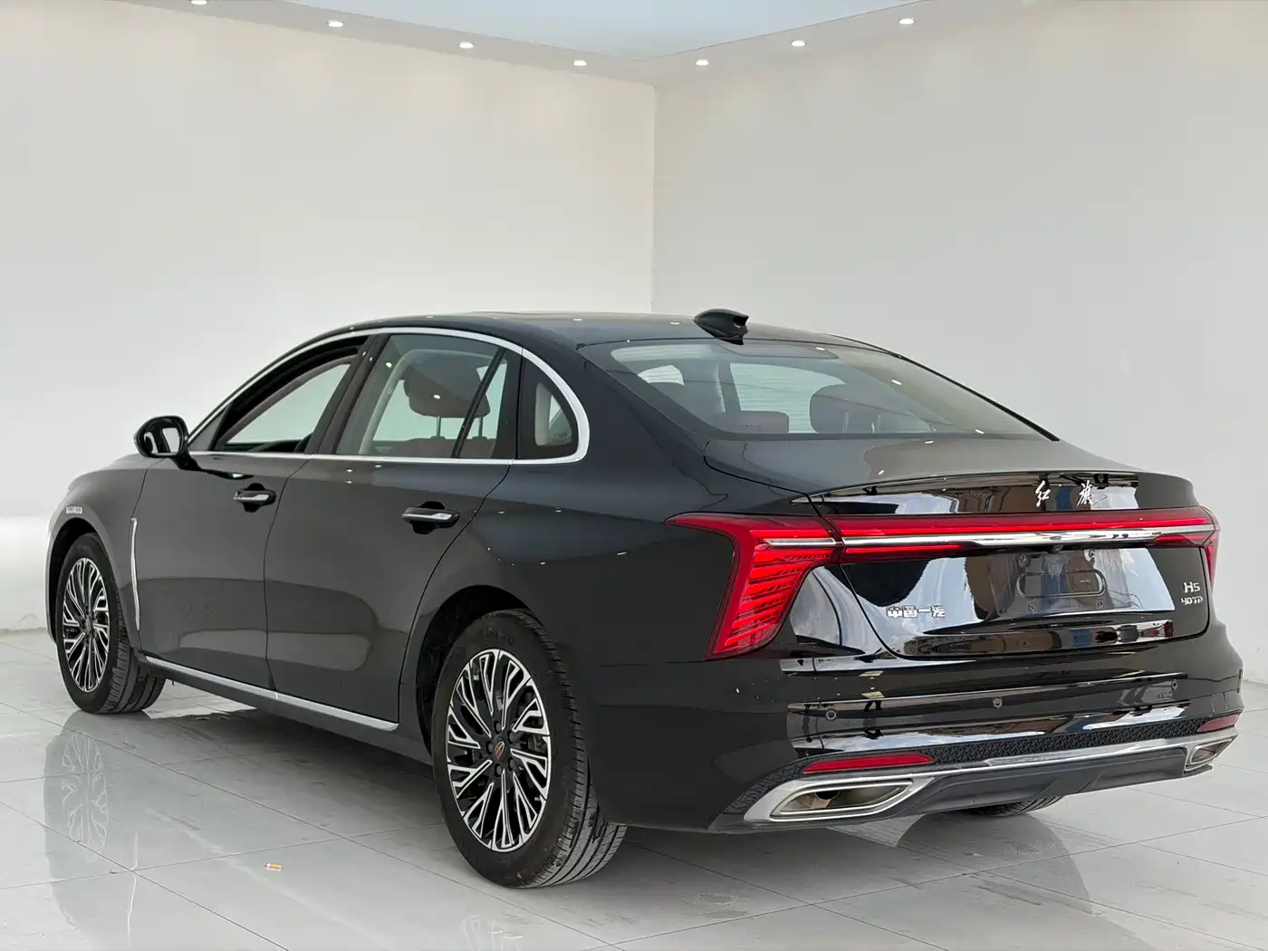 Hongqi H5 2024 2.0T Automatic Smart Connect Flag Smooth Edition фото 8