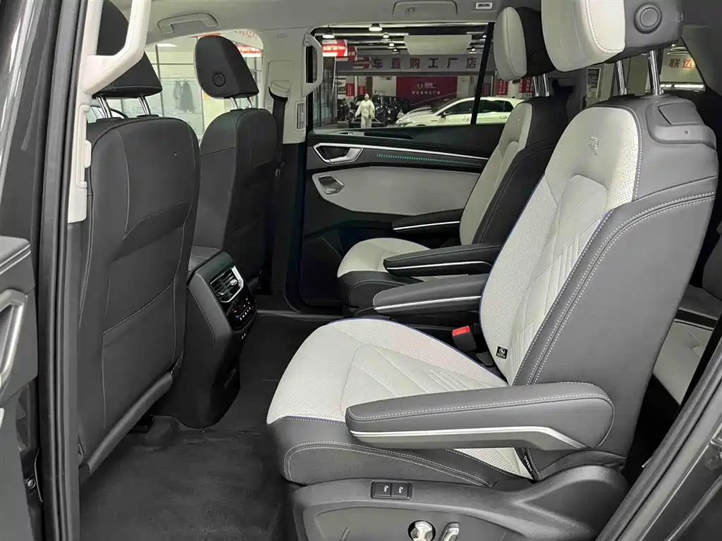 Volkswagen Talagon 2025 450TSI R-Line 6-Seater фото 14