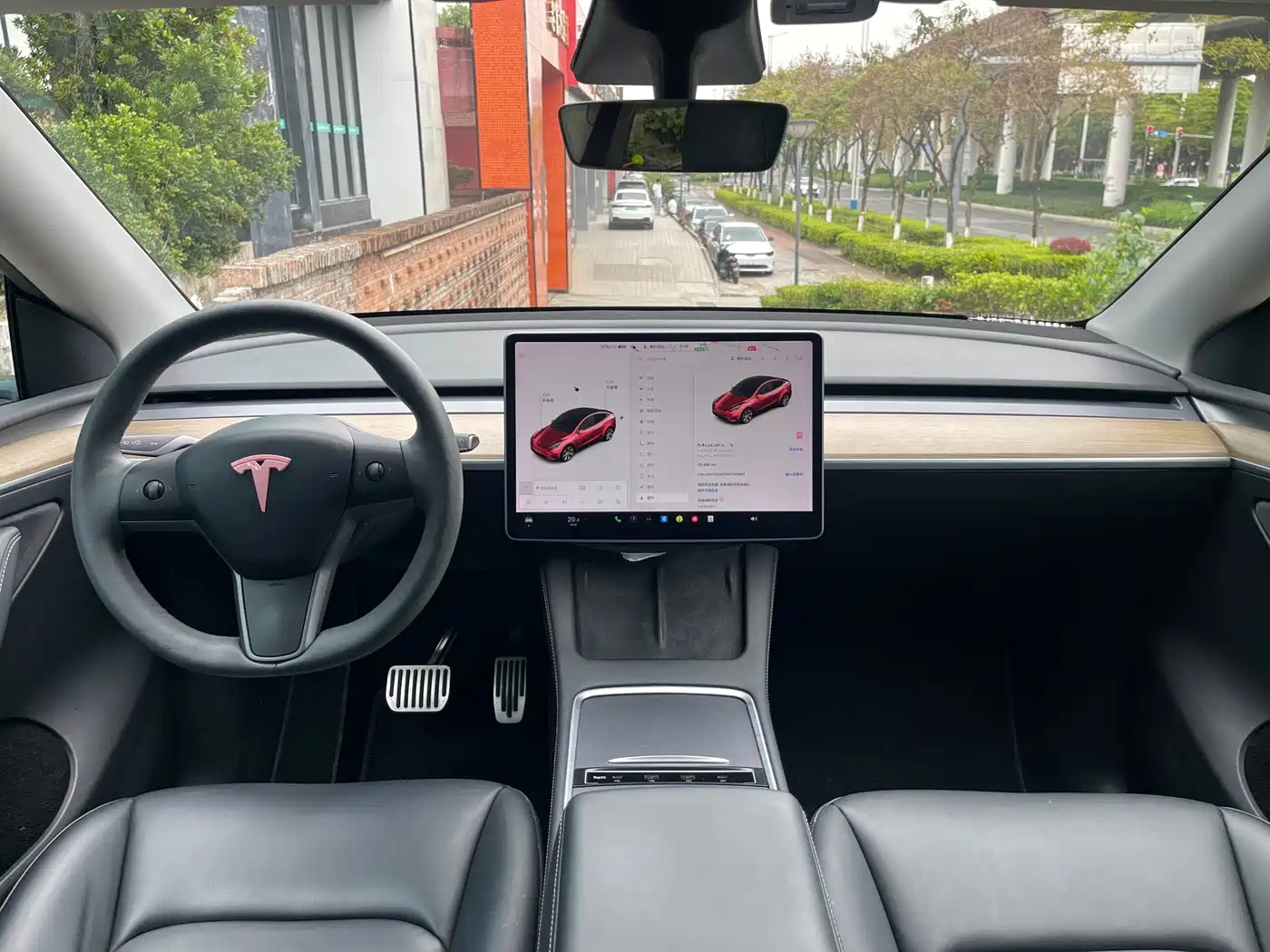 TESLA MODEL Y