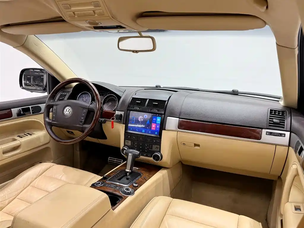 Volkswagen Touareg 2006 4.2L Premium Edition фото 12